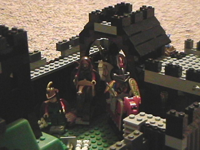 09_entering_the_courtyard.jpg