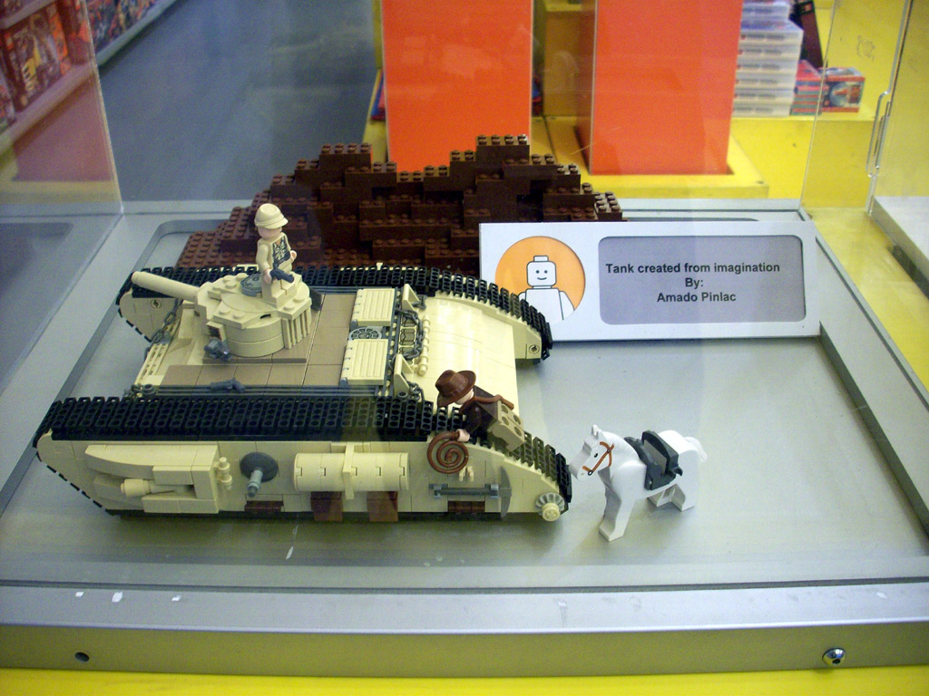 y-indianajoneslegostoredisplay_a00.jpg