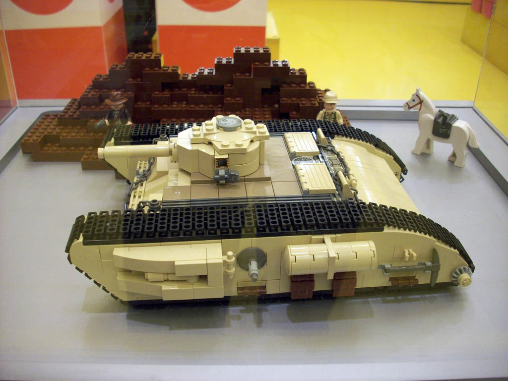 y-indianajoneslegostoredisplay_a01_007.jpg
