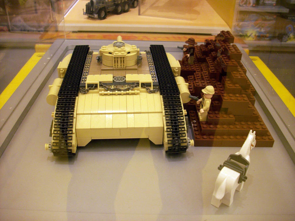 y-indianajoneslegostoredisplay_a04_008.jpg