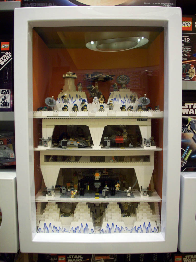 z-hothlegostoredisplay_a01_012.jpg
