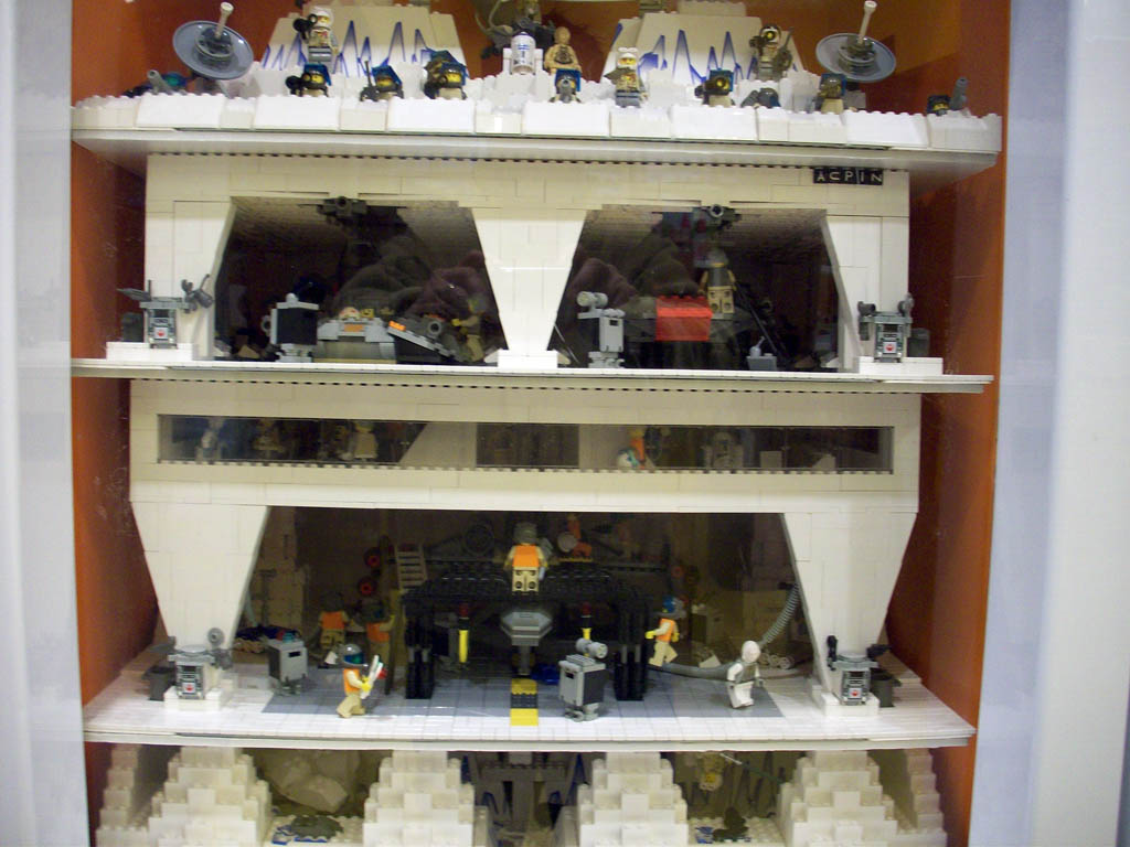 z-hothlegostoredisplay_a03_015.jpg