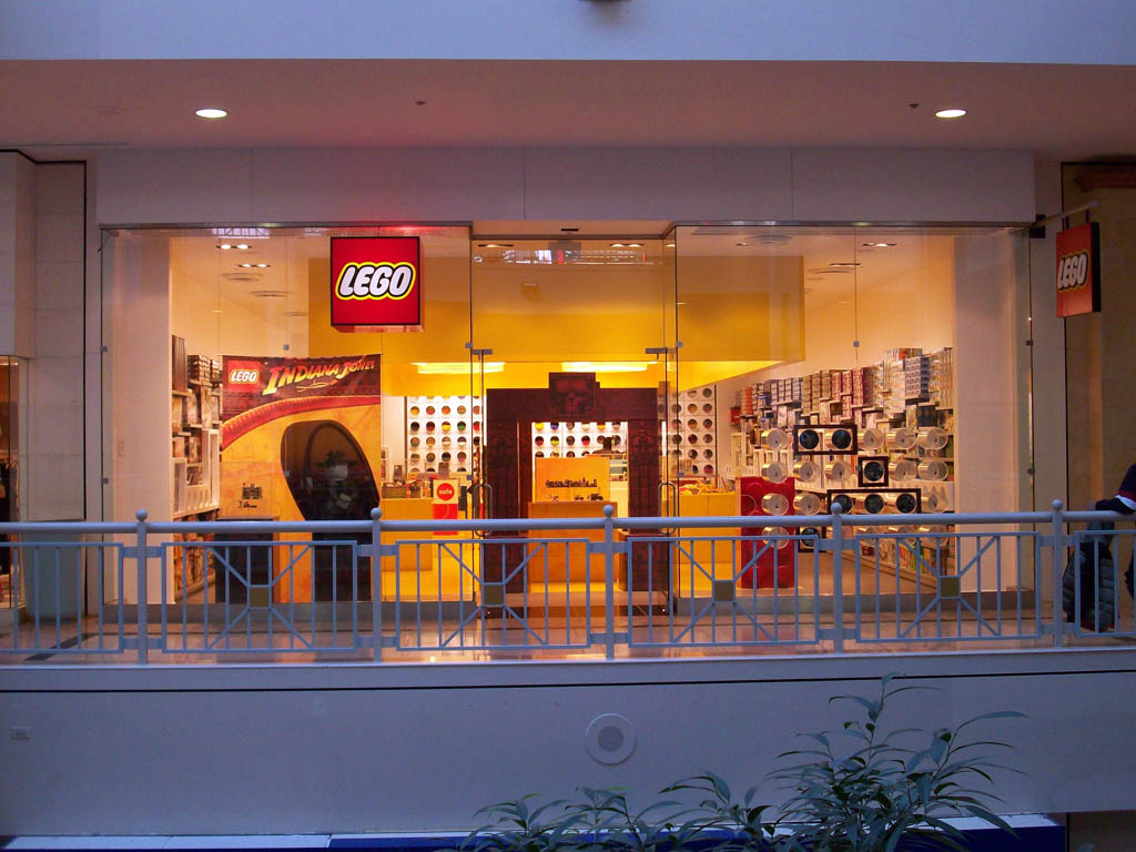 z-hothlegostoredisplay_a08_020.jpg