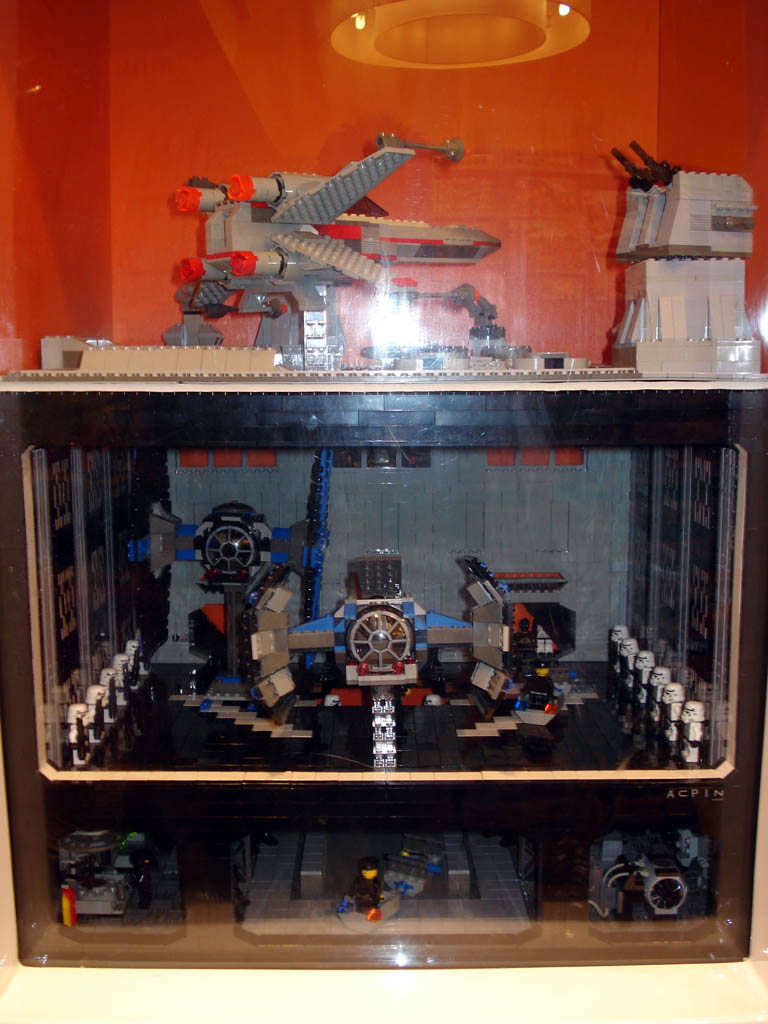 z-legostorebridgewaterdisplay_a07_016.jpg