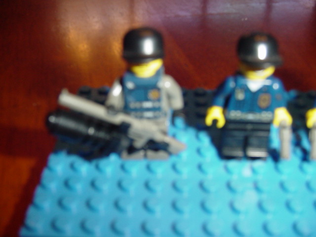 swat_cop.jpg