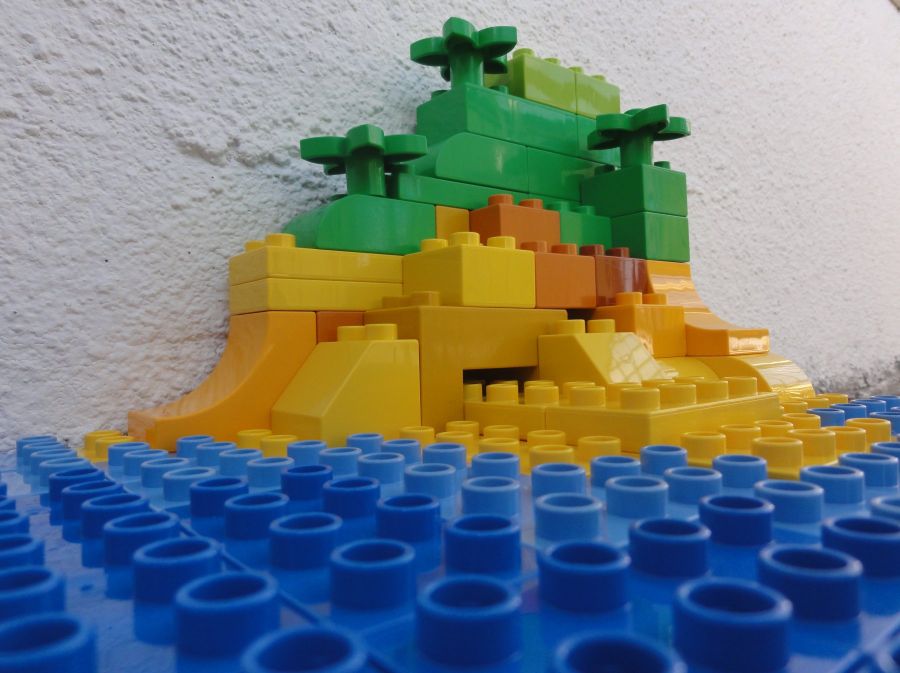 duplo_pirate_island_ver.2_-_birds_eye_just_island.jpg