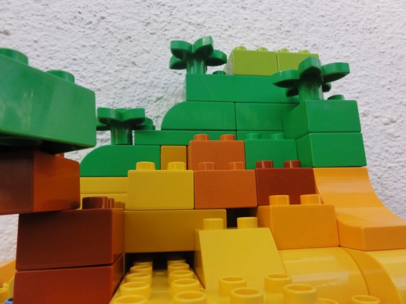 duplo_pirate_island_ver.2_-_detail_caves.jpg