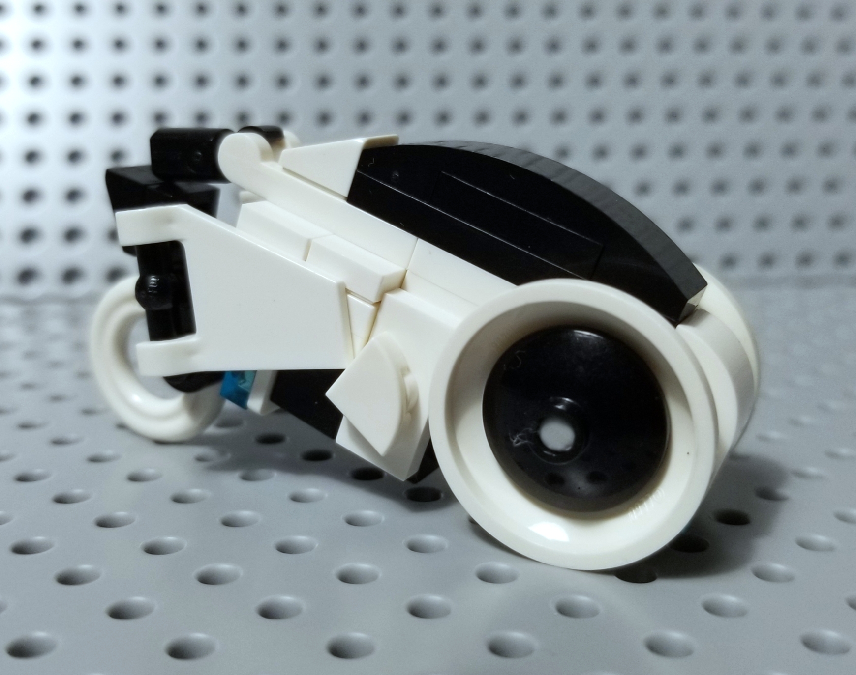 Kevin_Flynn_LightCycle.jpg