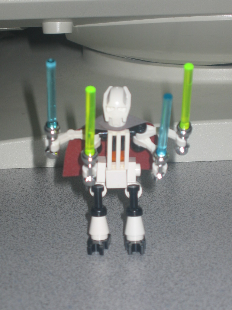 grievous_white_with_cape.jpg