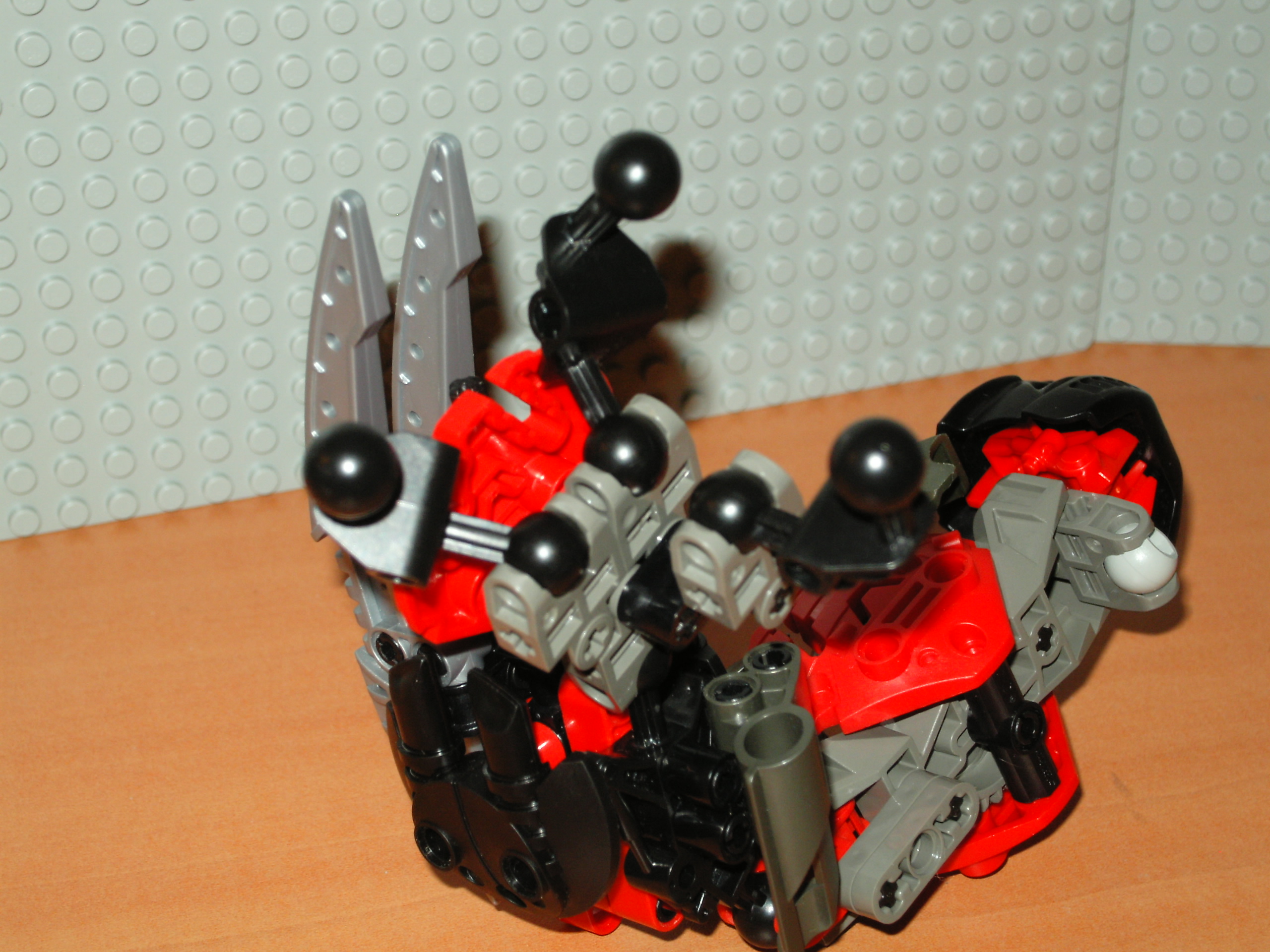 makuta-hand1.jpg
