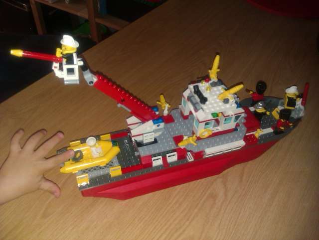 lego_fireboat_01.jpg