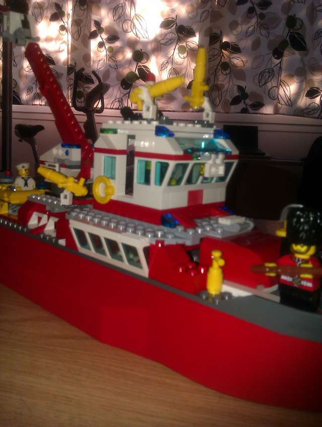 lego_fireboat_02.jpg