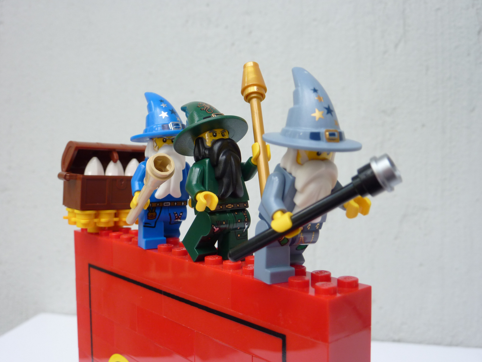 lego_bookend_discworld_closeup.jpg
