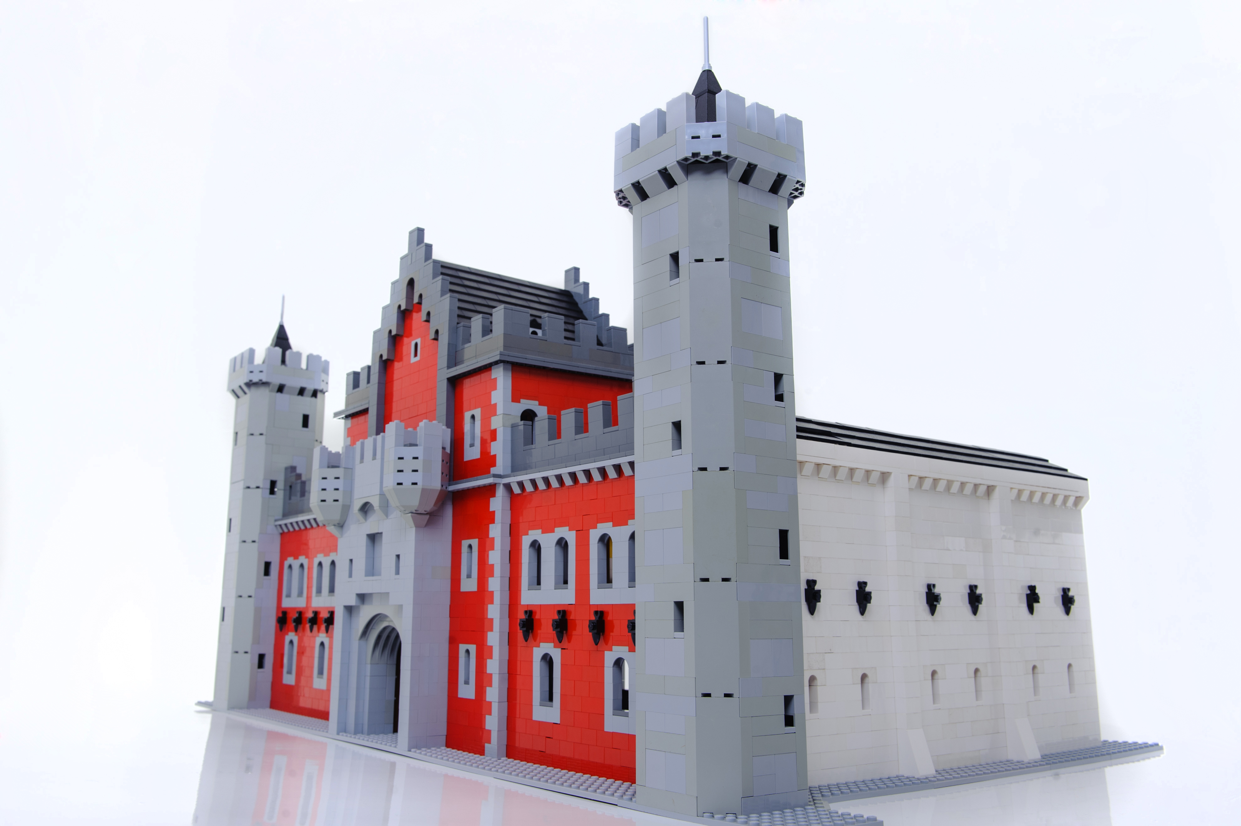 neuschwanstein_castle_gatehouse_1.jpg