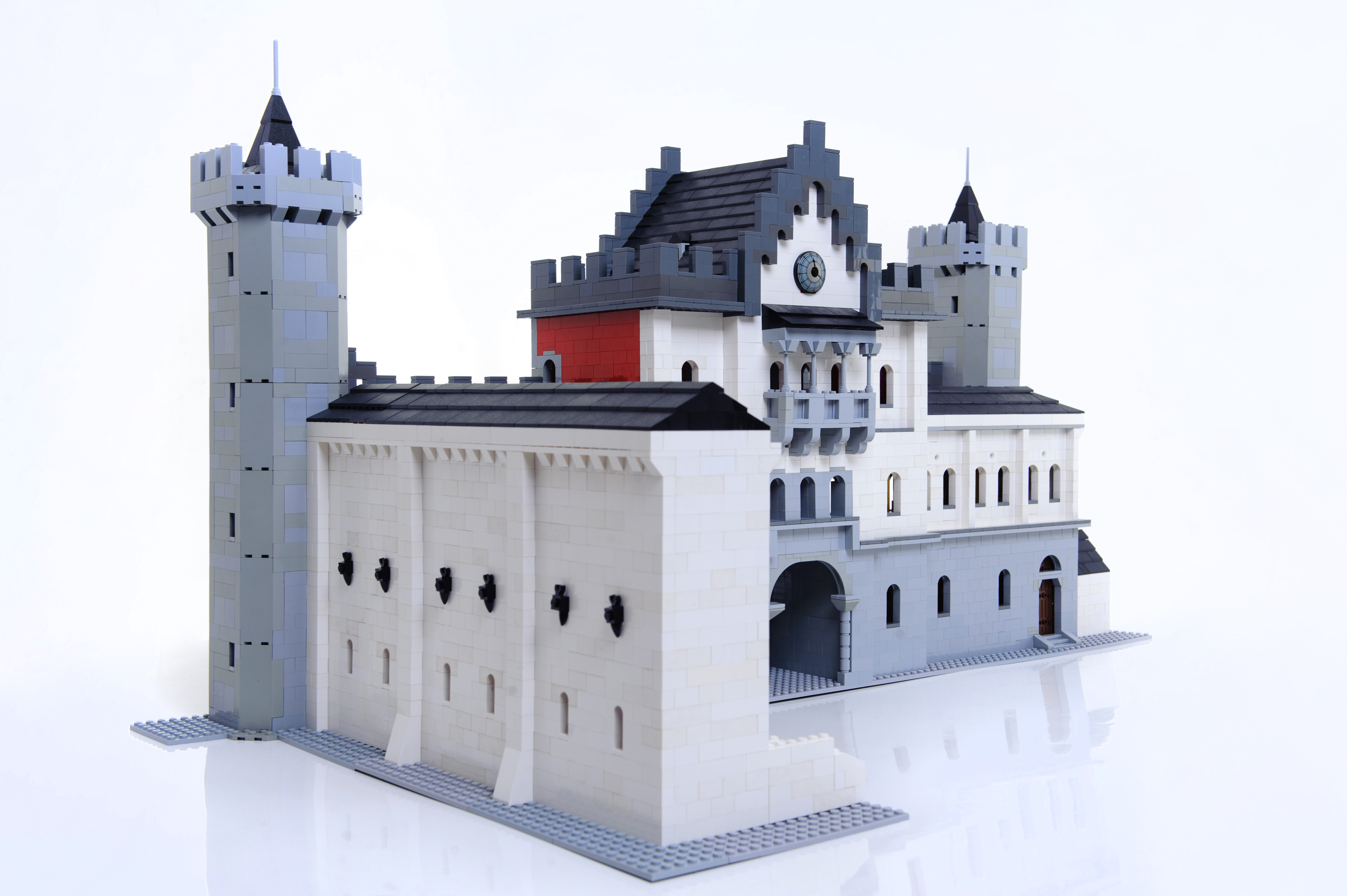 neuschwanstein_castle_gatehouse_3.jpg