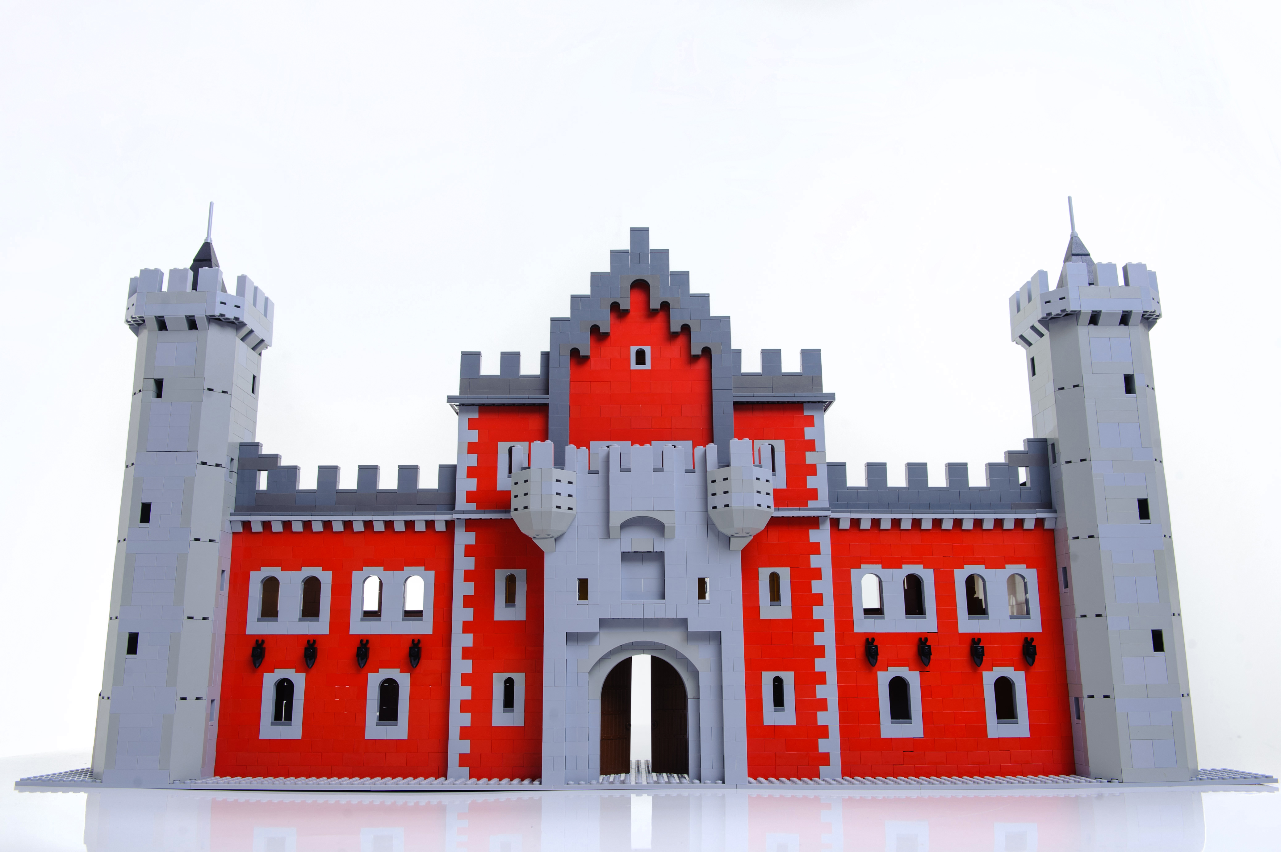 neuschwanstein_castle_gatehouse_4.jpg