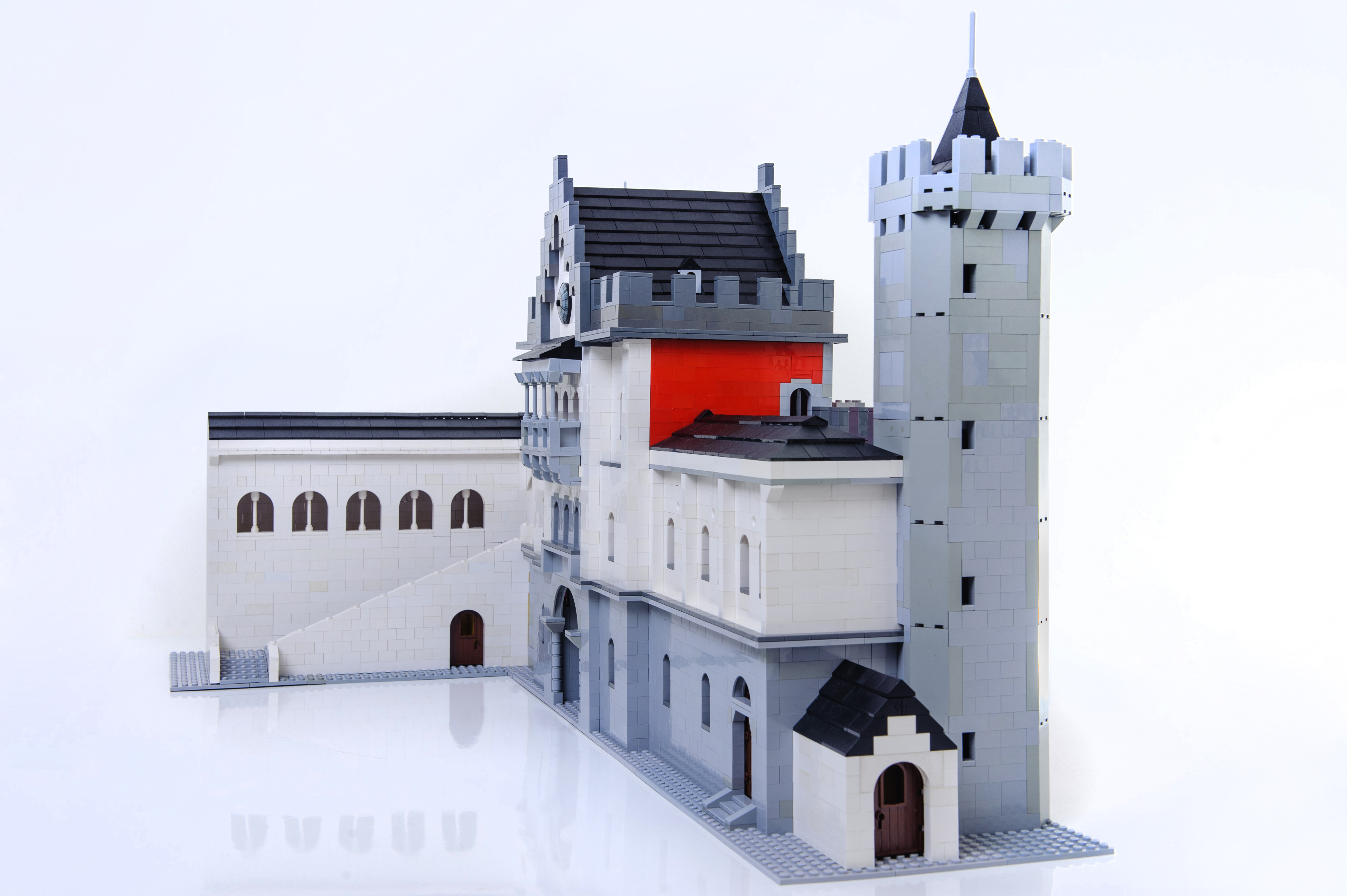 neuschwanstein_castle_gatehouse_9.jpg