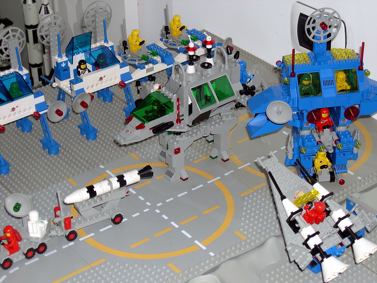 airmoonbase024_control_center.jpg