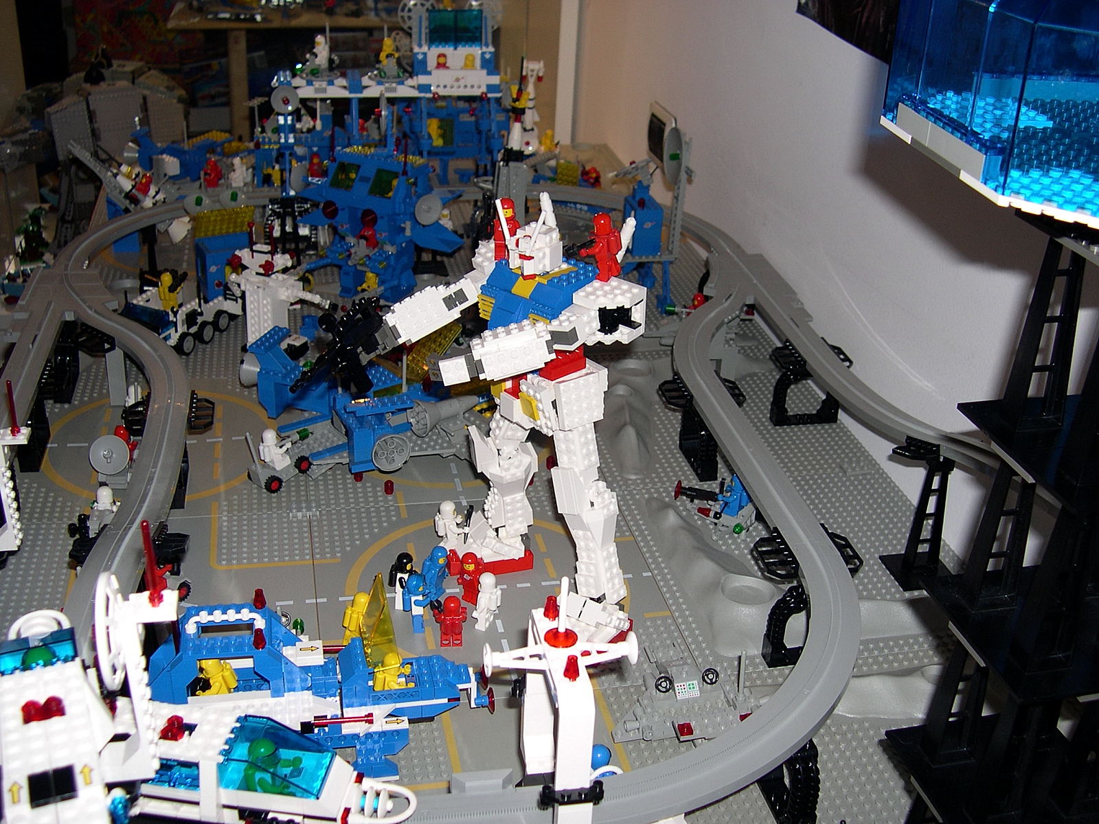 airmoonbase037_what.....jpg