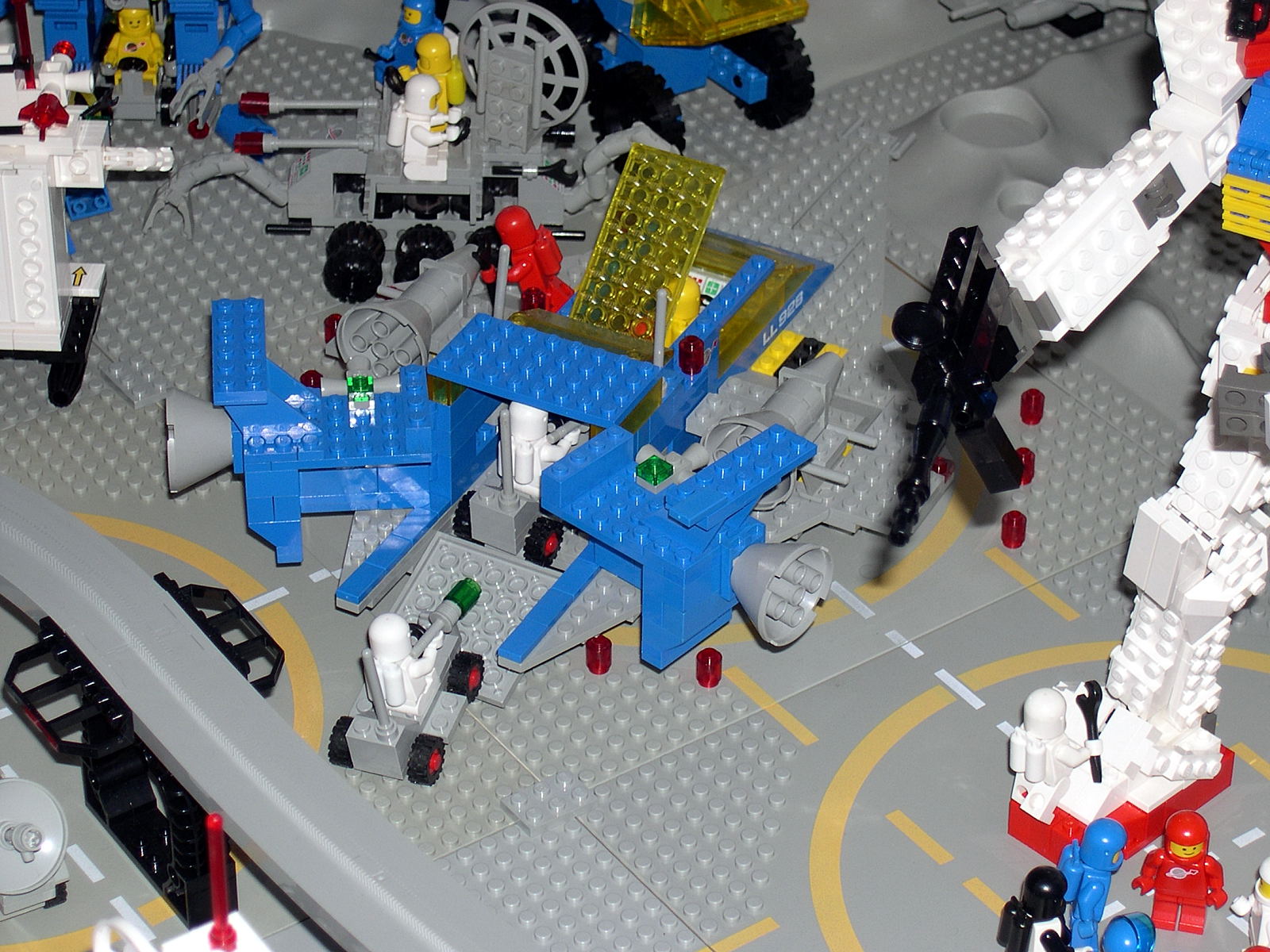 airmoonbase041_ll_928_back.jpg