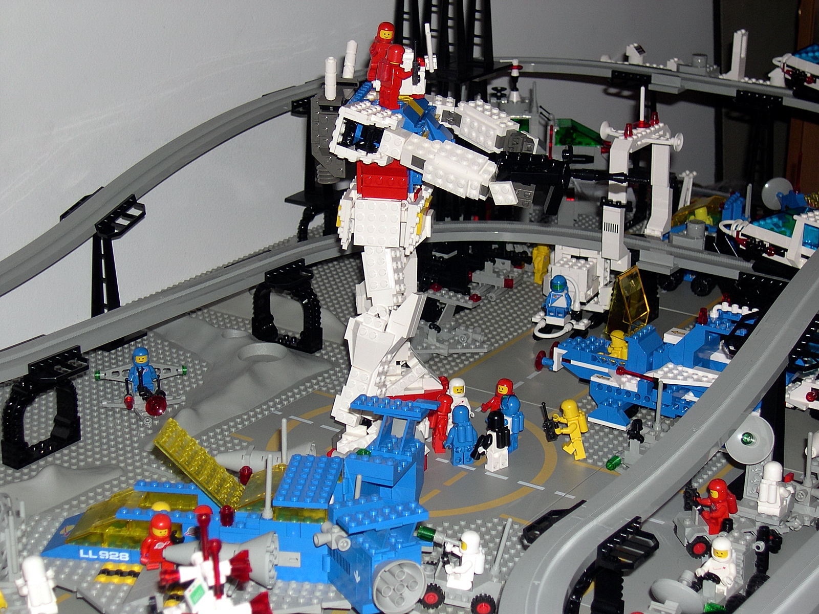 airmoonbase043_gundam_again.jpg