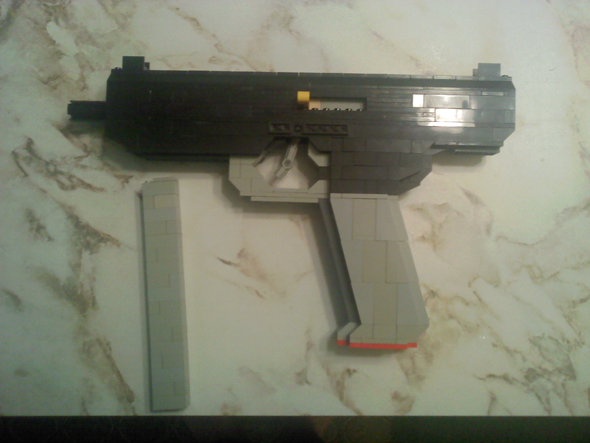 lego_assault_uzi_1.jpg