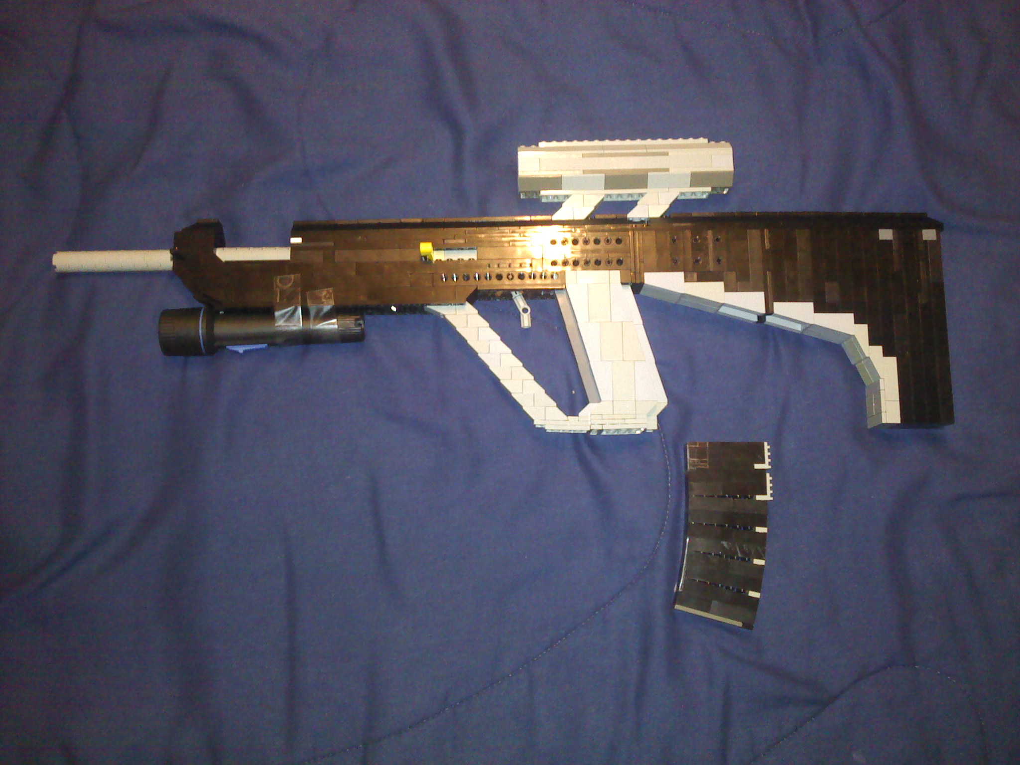 lego_aug_hbar_with_flashlight_1.jpg