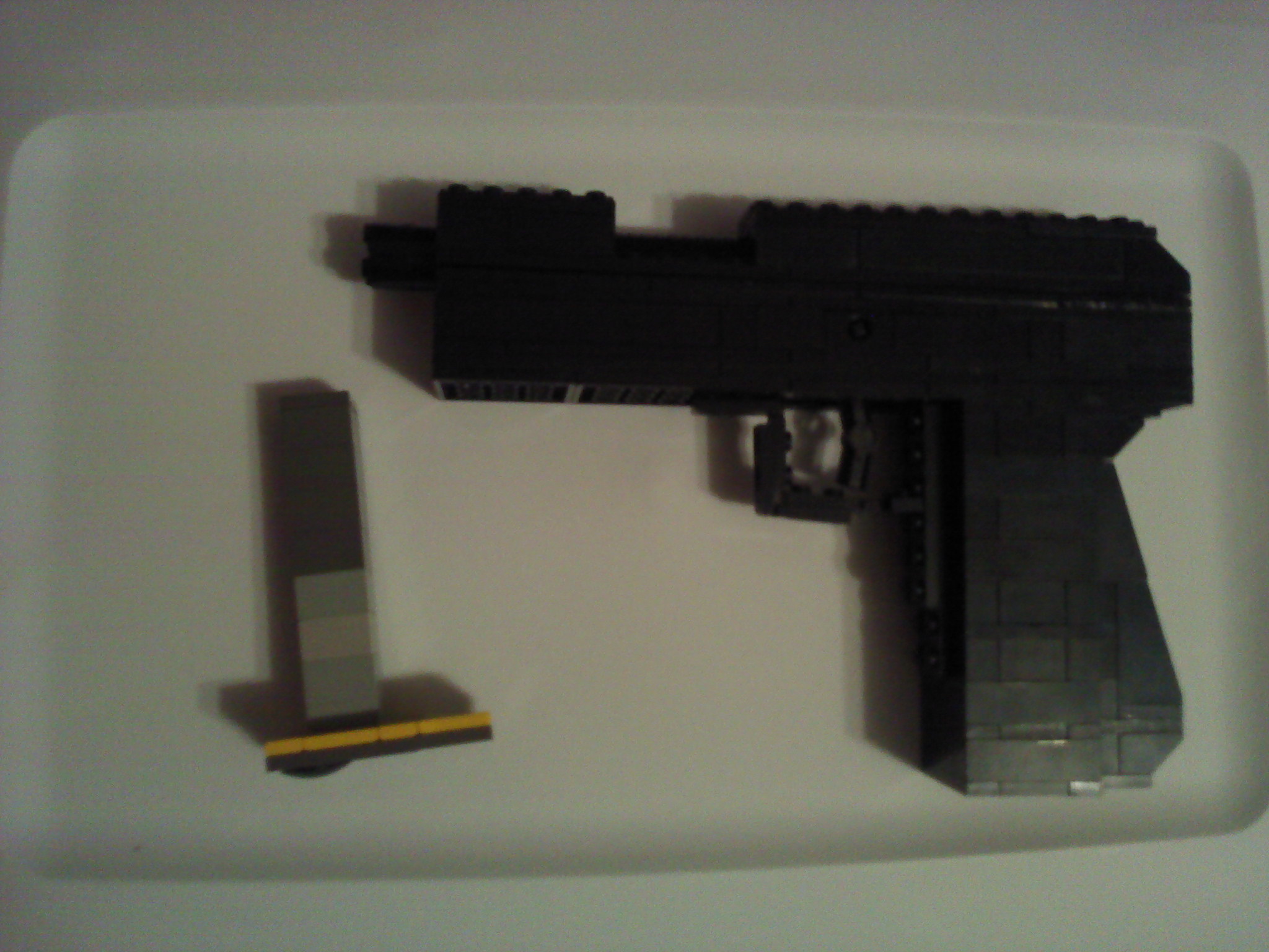 lego_black_handgun00.jpg