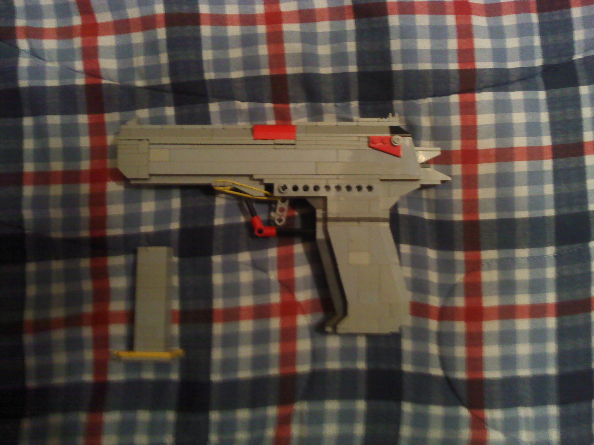 lego_desert_eagle_action_01.jpg