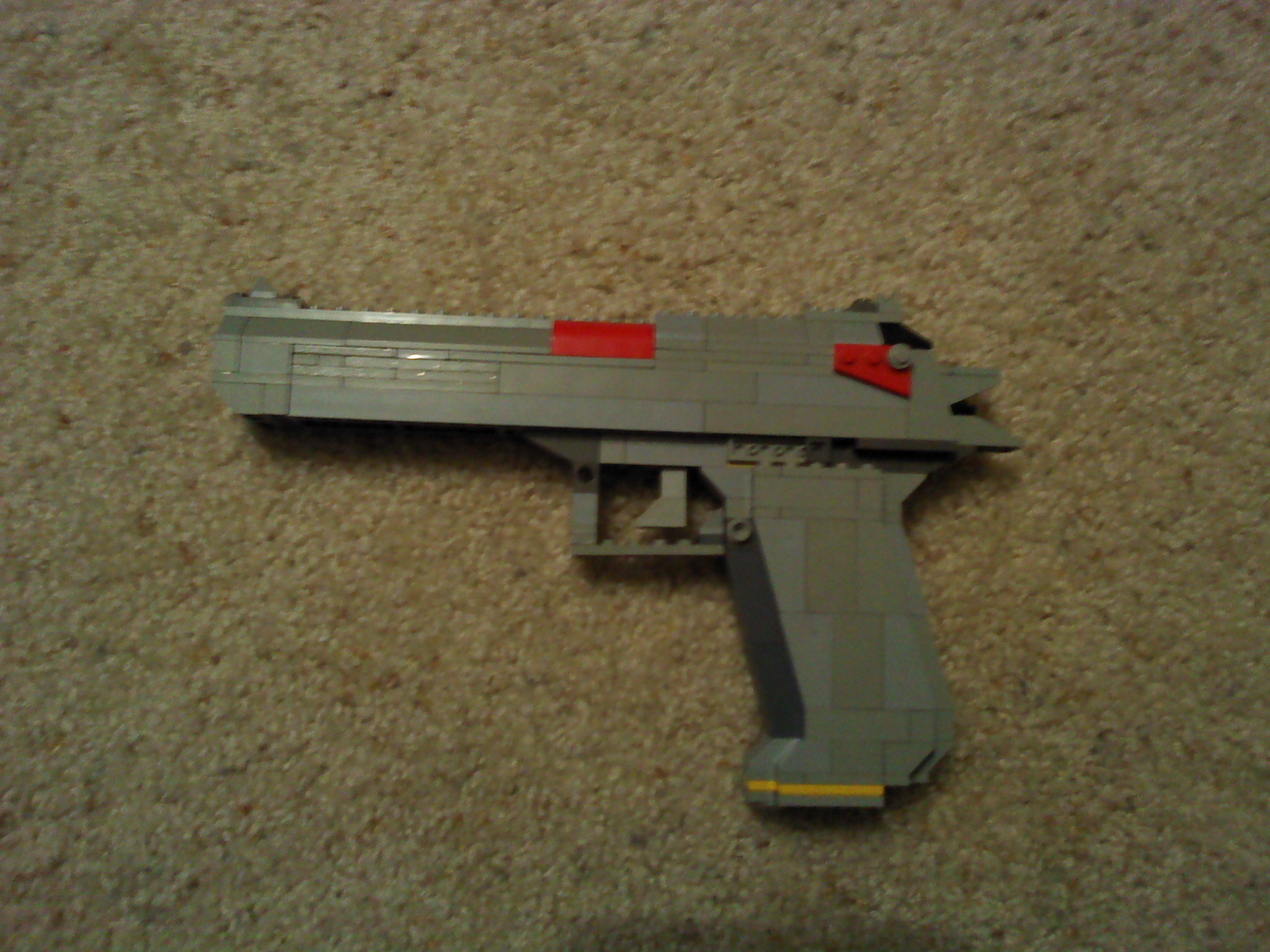 lego_desert_eagle_handgun02.jpg