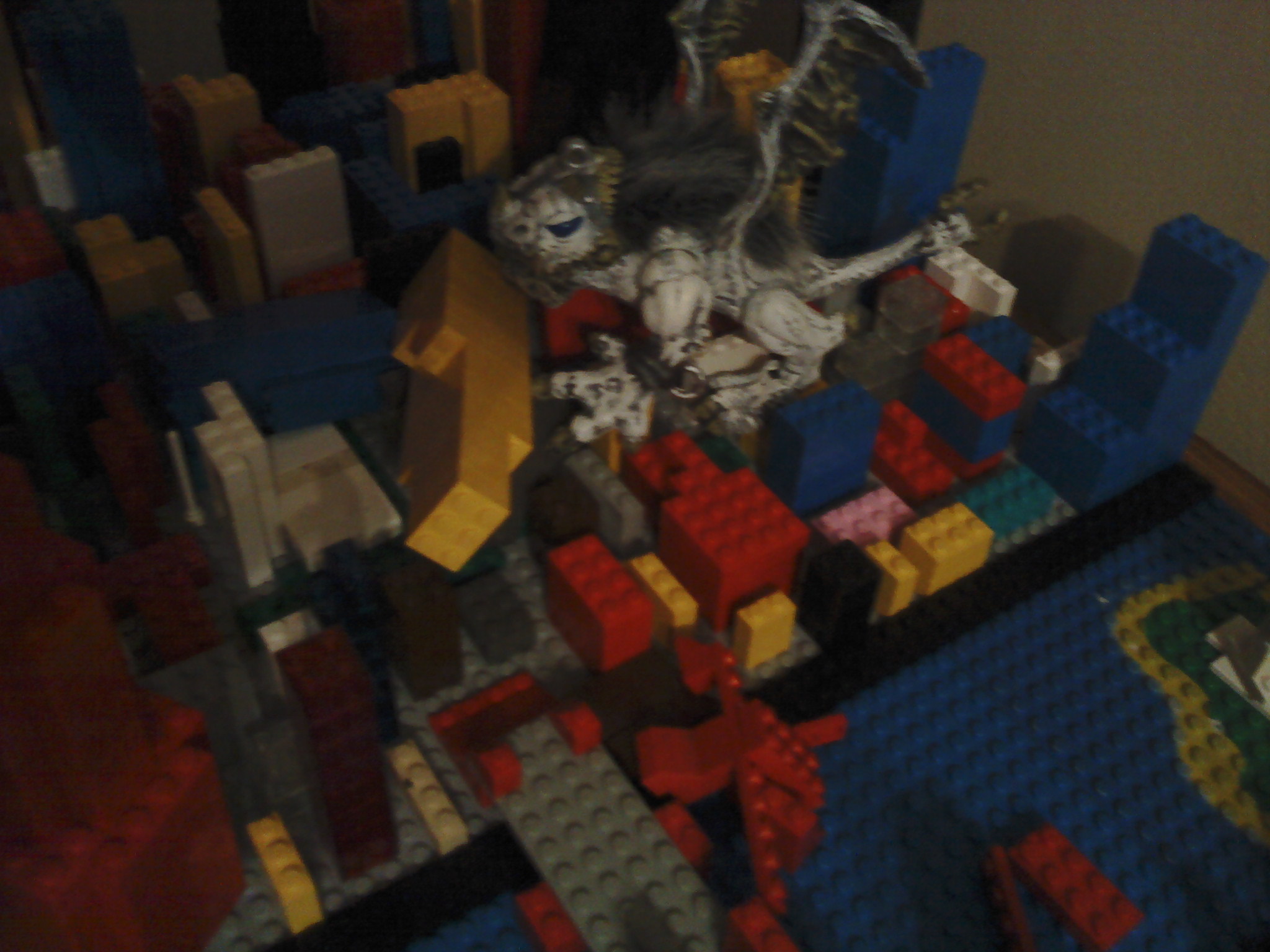 lego_empire_cities25_monster_attack_and_destory.jpg