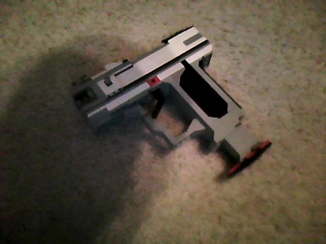 lego_halo_pistol02.jpg