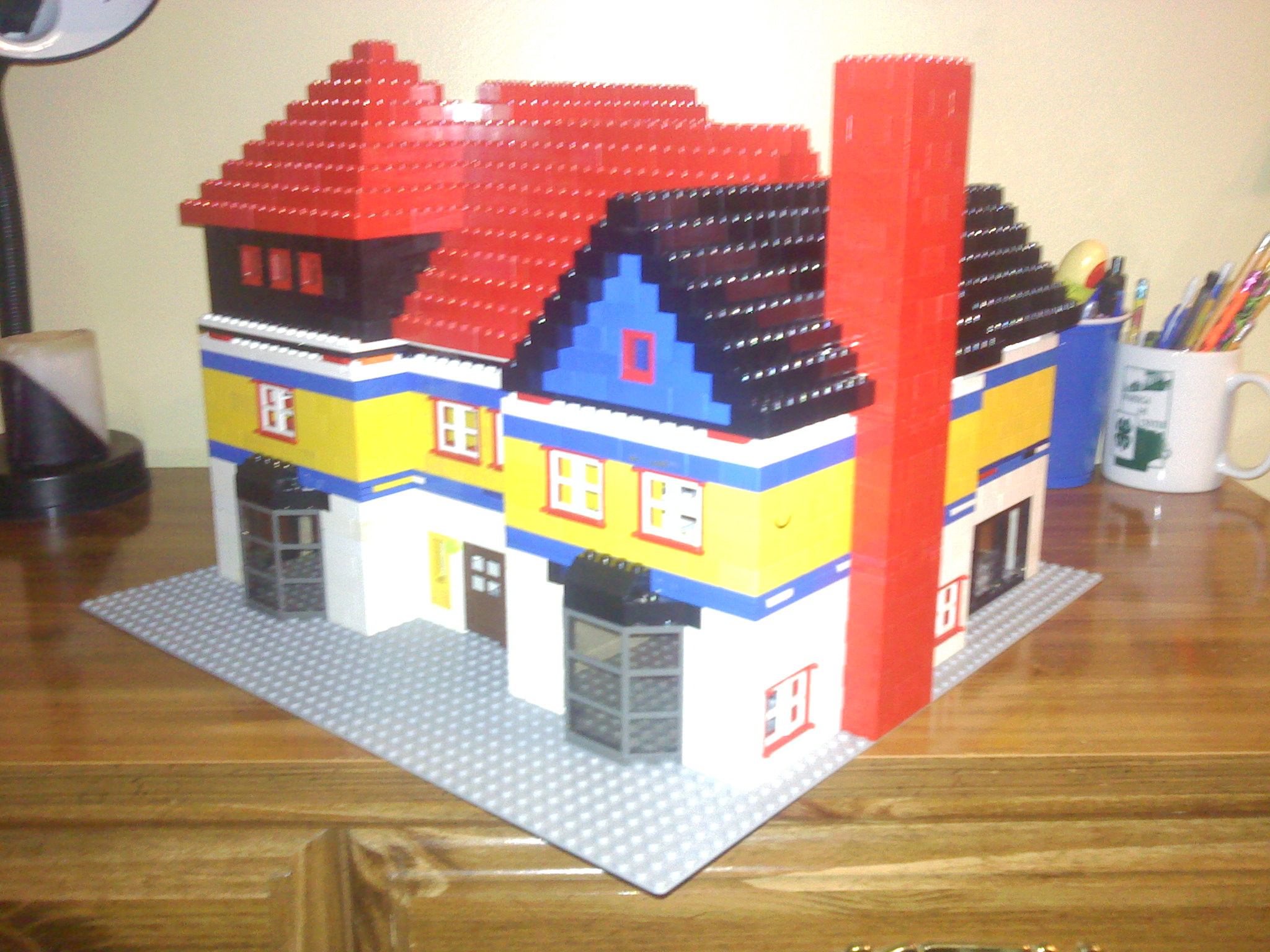 lego_house02_right_corner_view.jpg