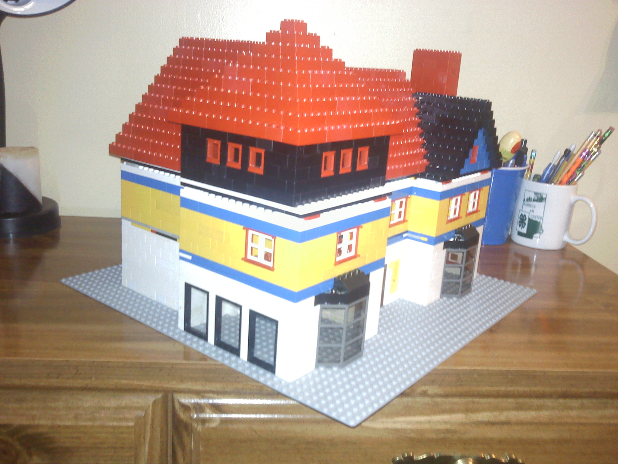 lego_house03_left_corner_view.jpg