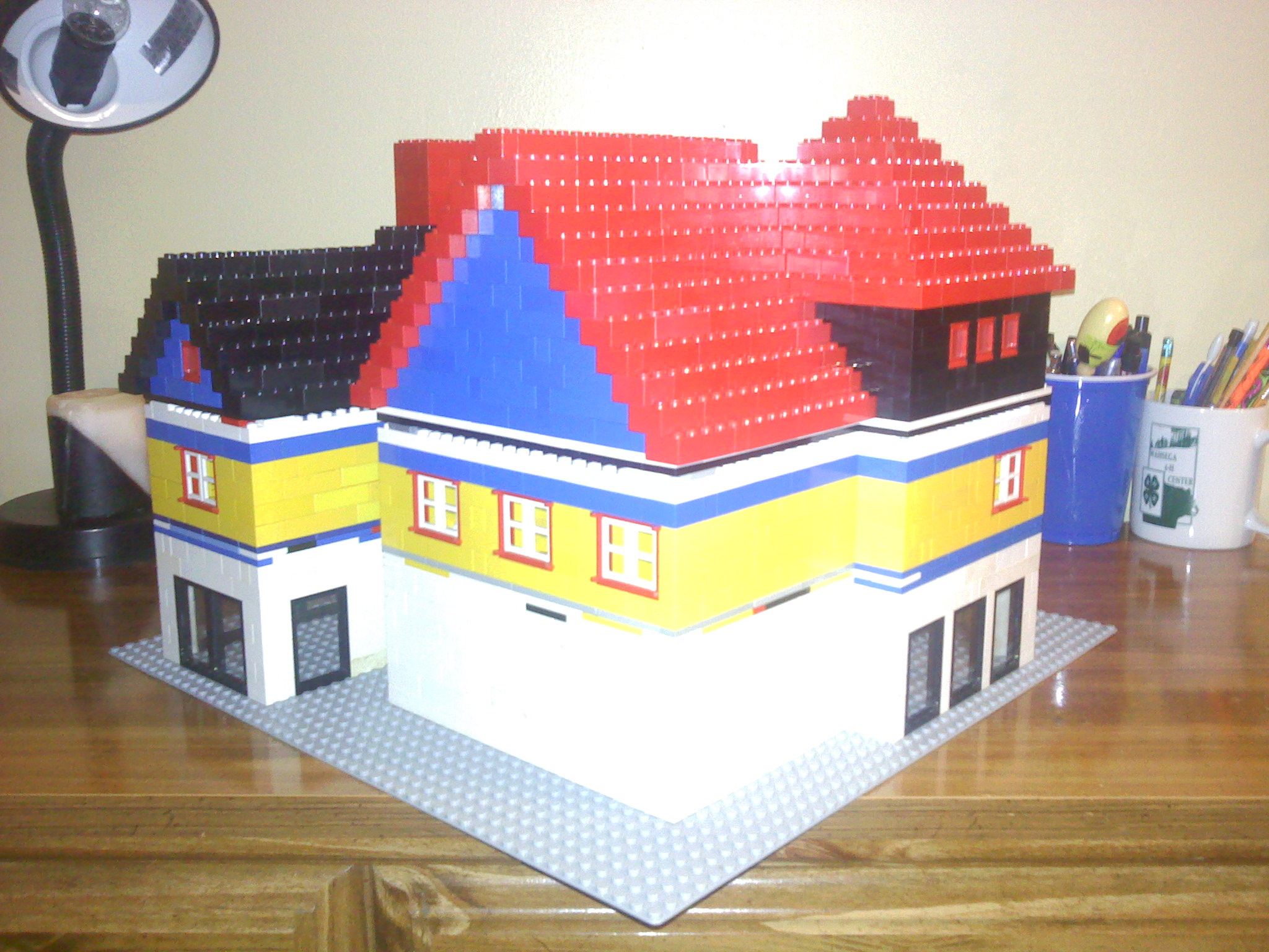 lego_house06_right_corner_view.jpg