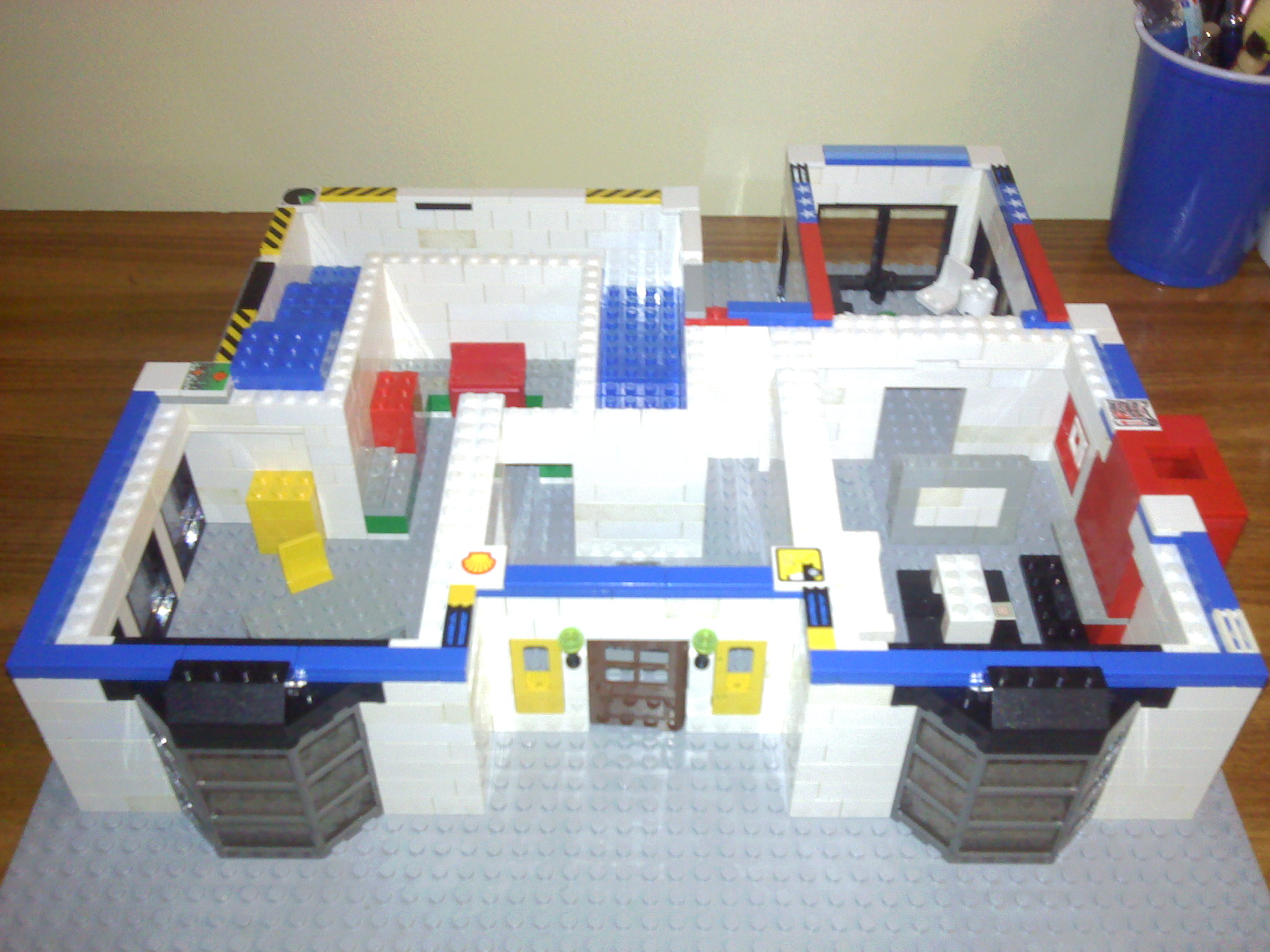 lego_house11_main_floor_with_furnites.jpg