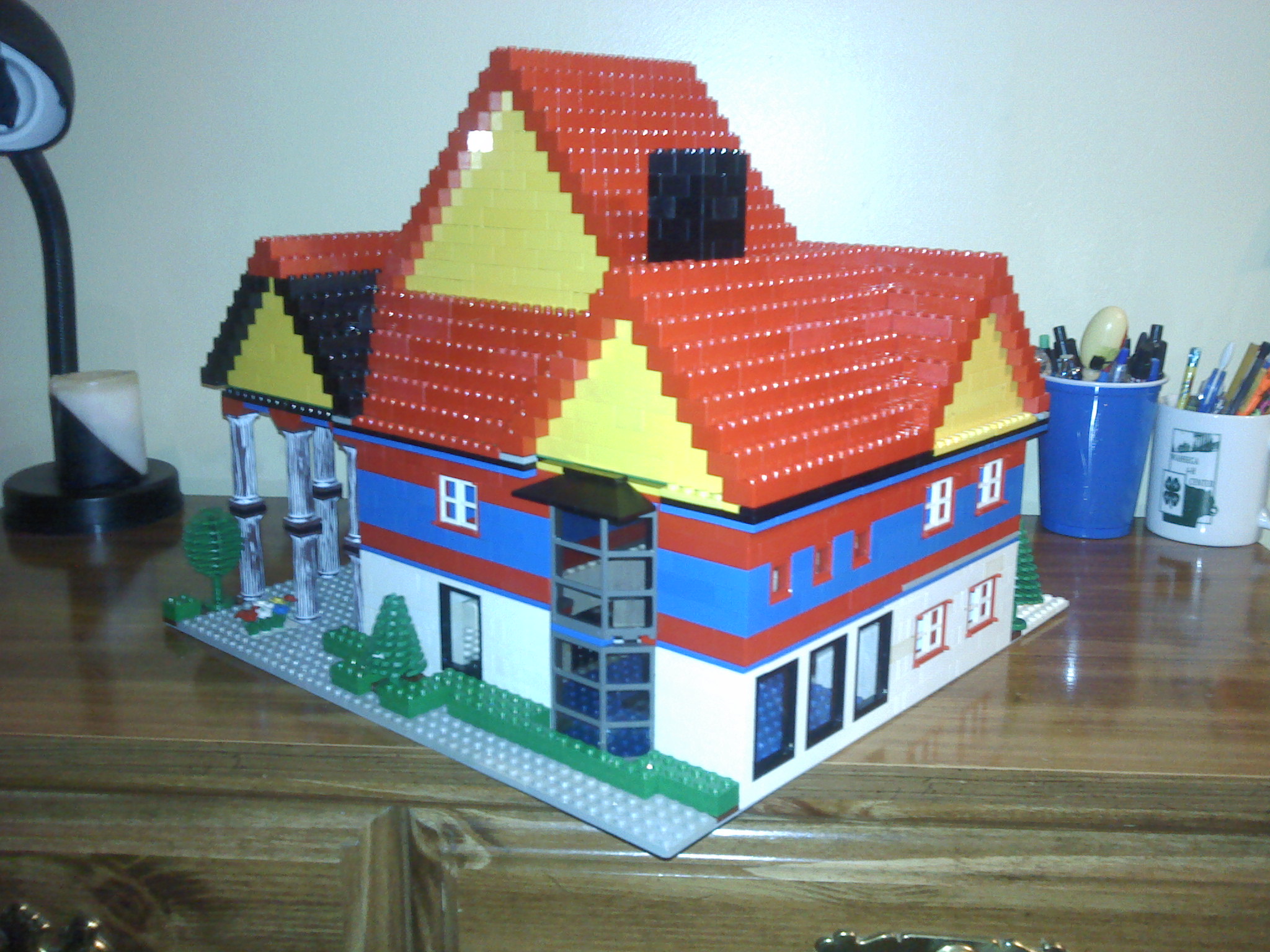 lego_house28_left_corner_view.jpg
