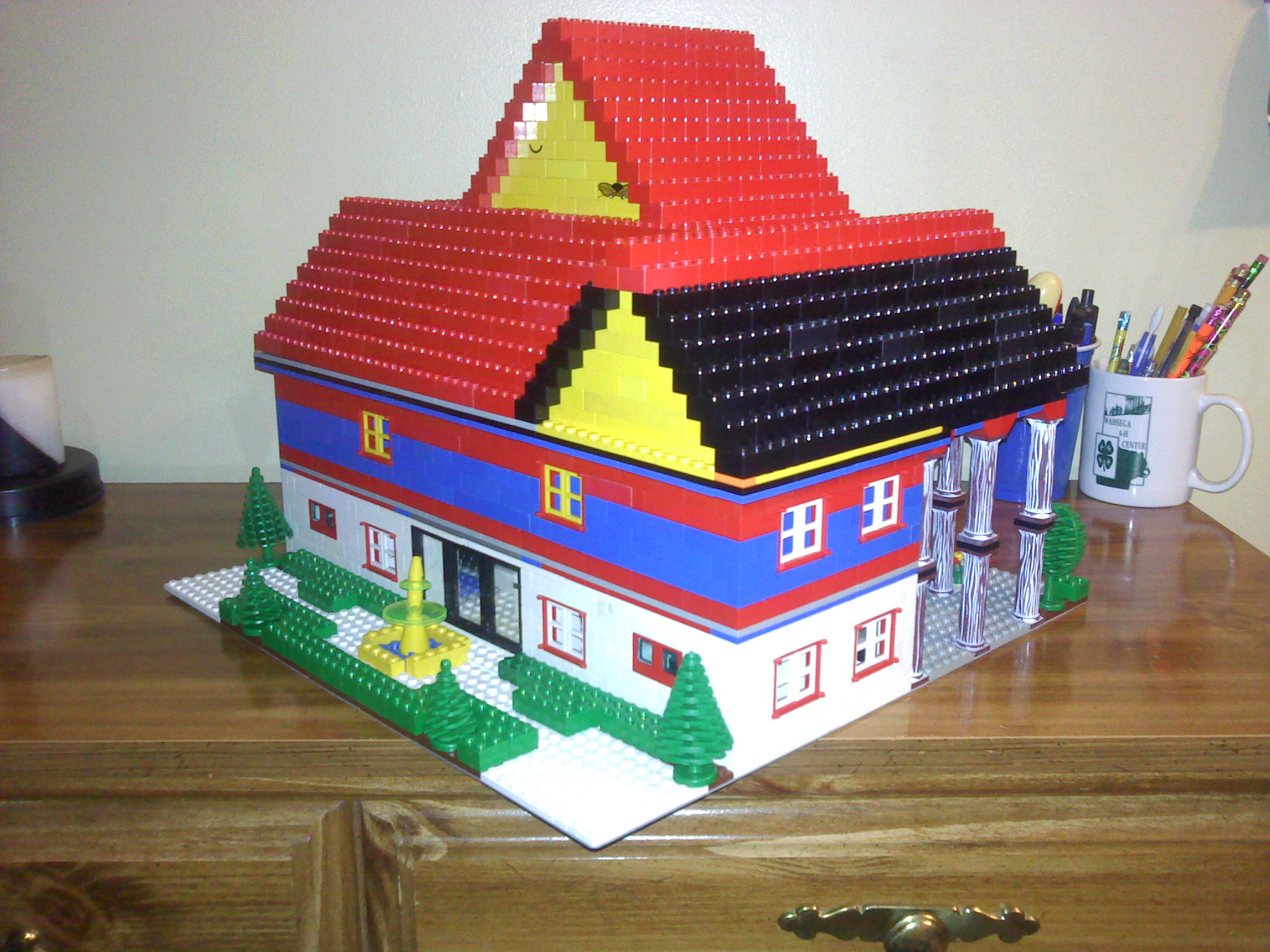 lego_house31_right_rear_corner_view.jpg