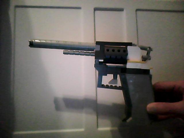 lego_pistol_ii_0.jpg