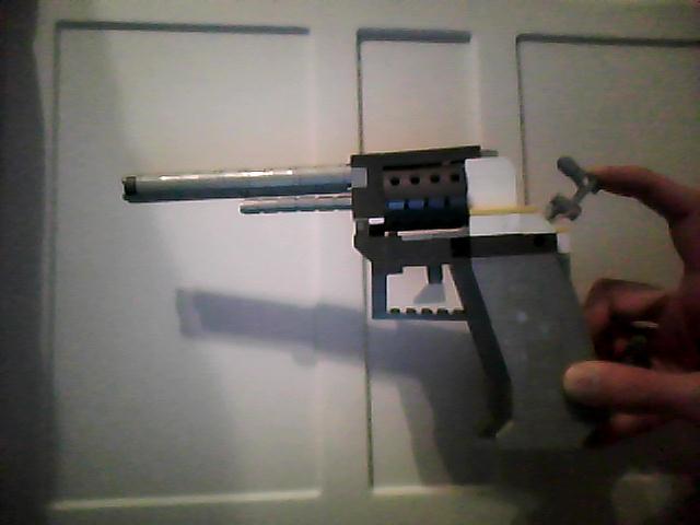 lego_pistol_ii_1.jpg