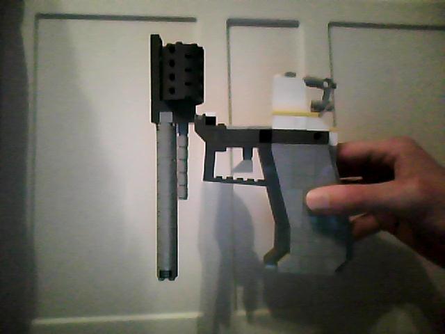 lego_pistol_ii_2.jpg
