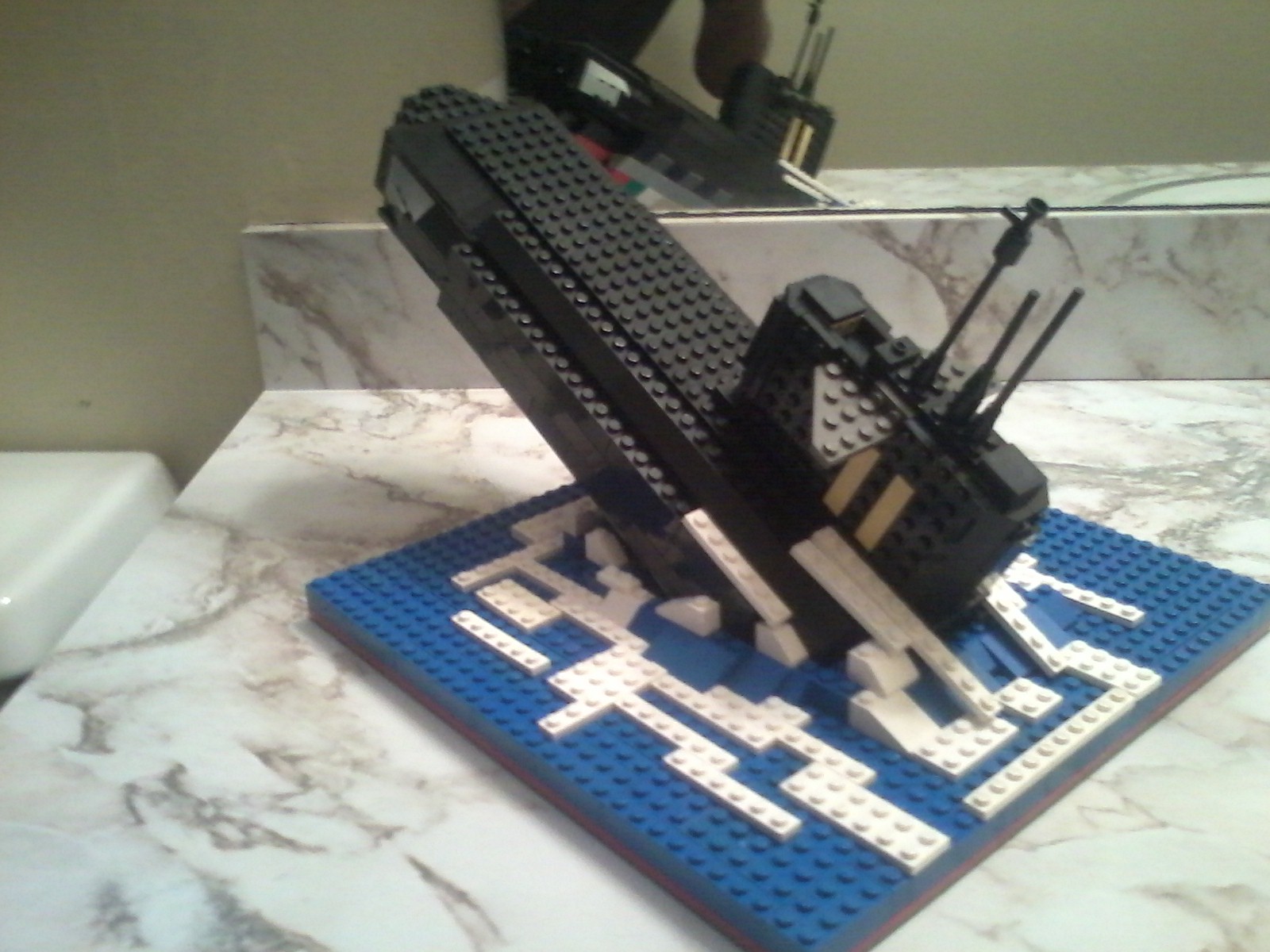 lego_submarine_breaching_to_surface_02.jpg