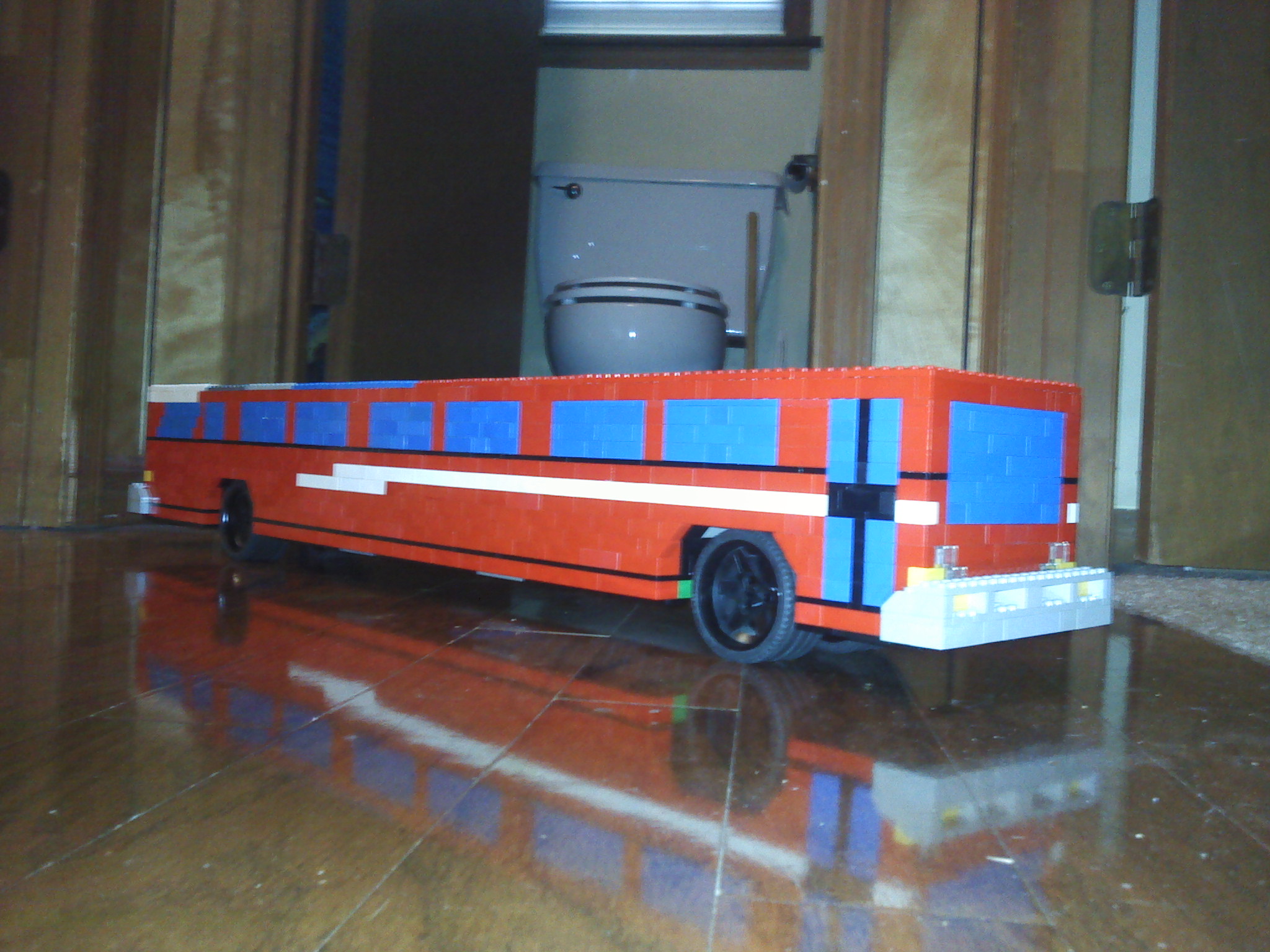 lego_tour_bus_01.jpg
