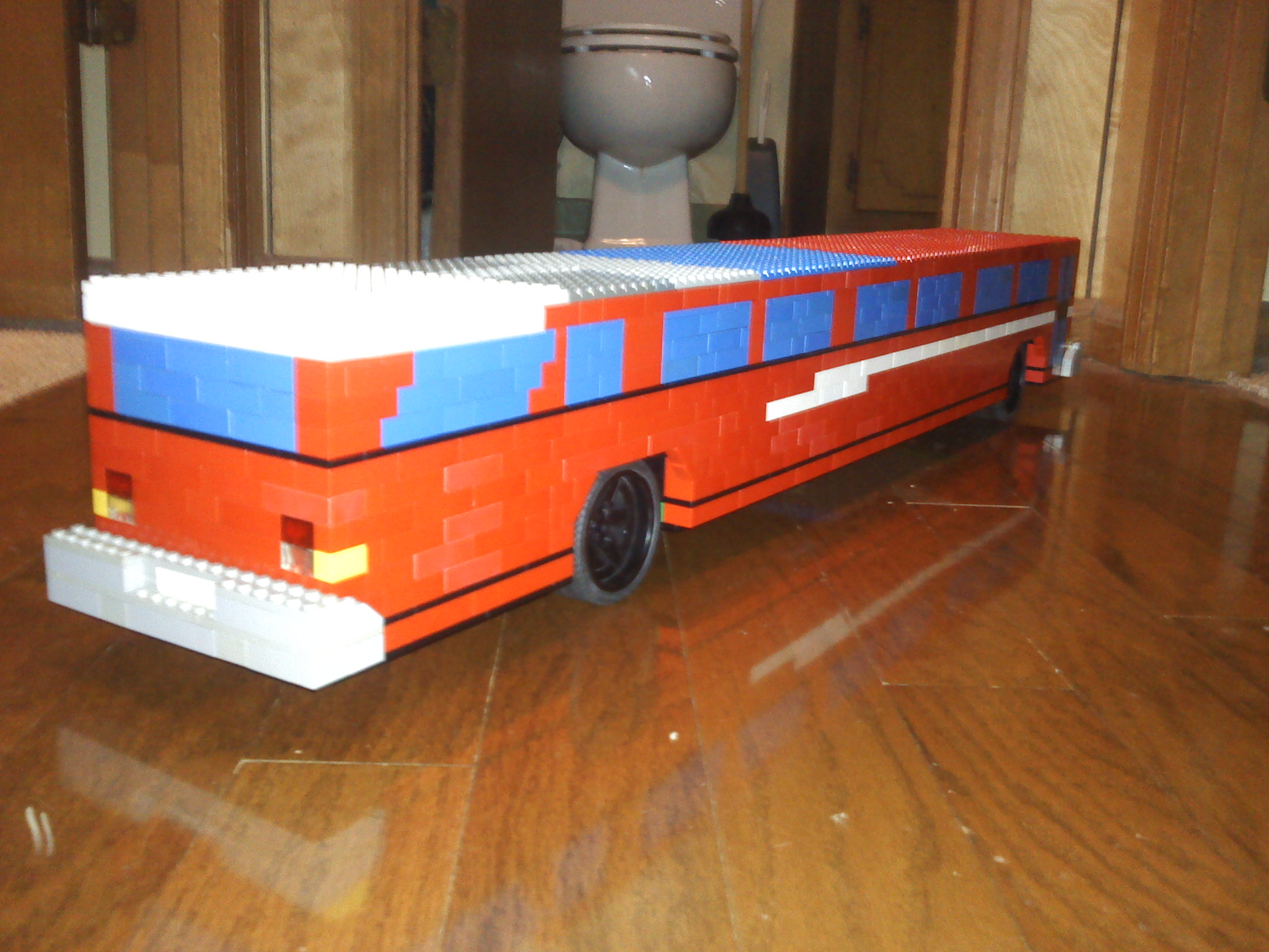 lego_tour_bus_02.jpg