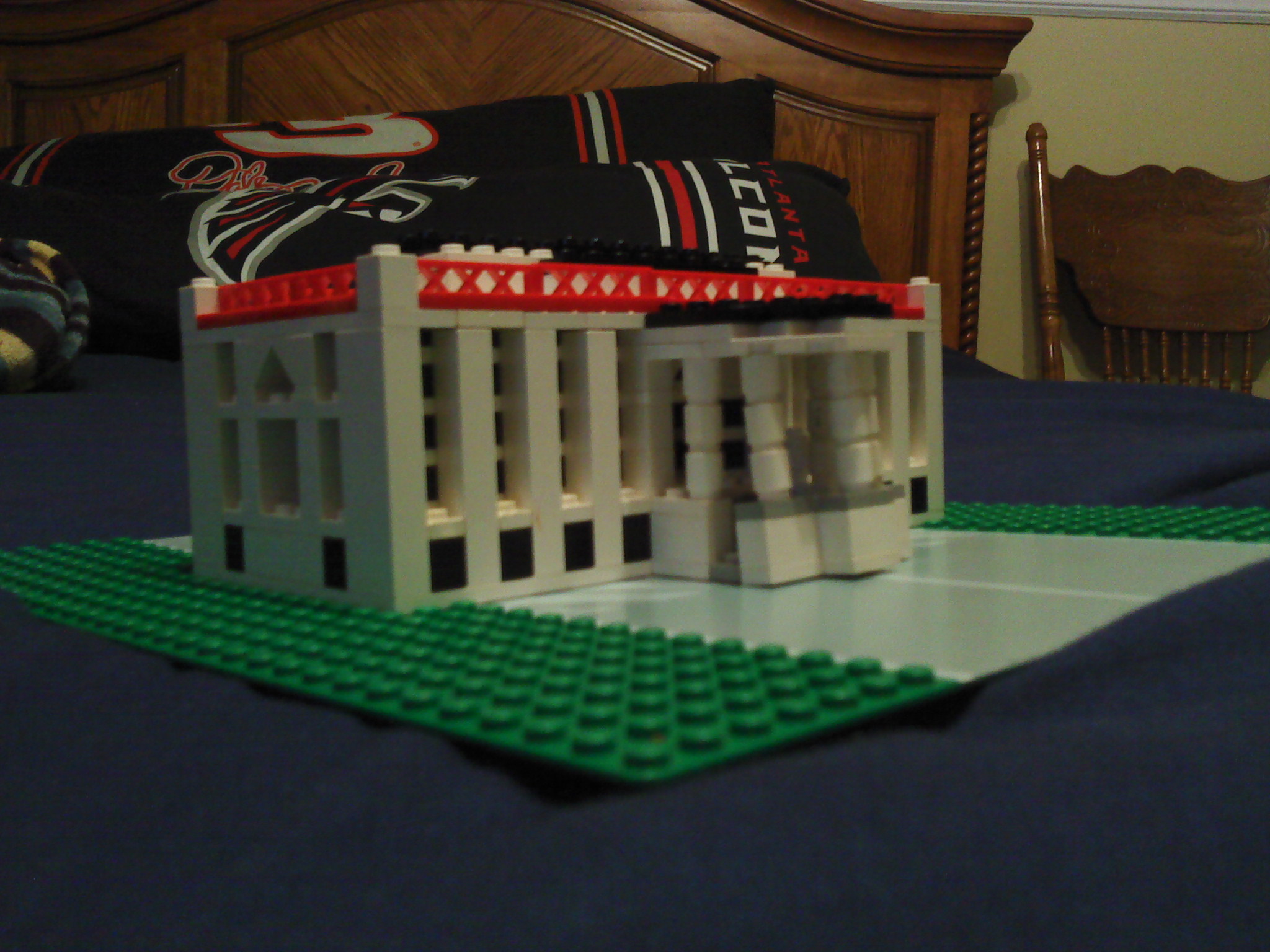 lego_white_house_11_right_front_corner.jpg