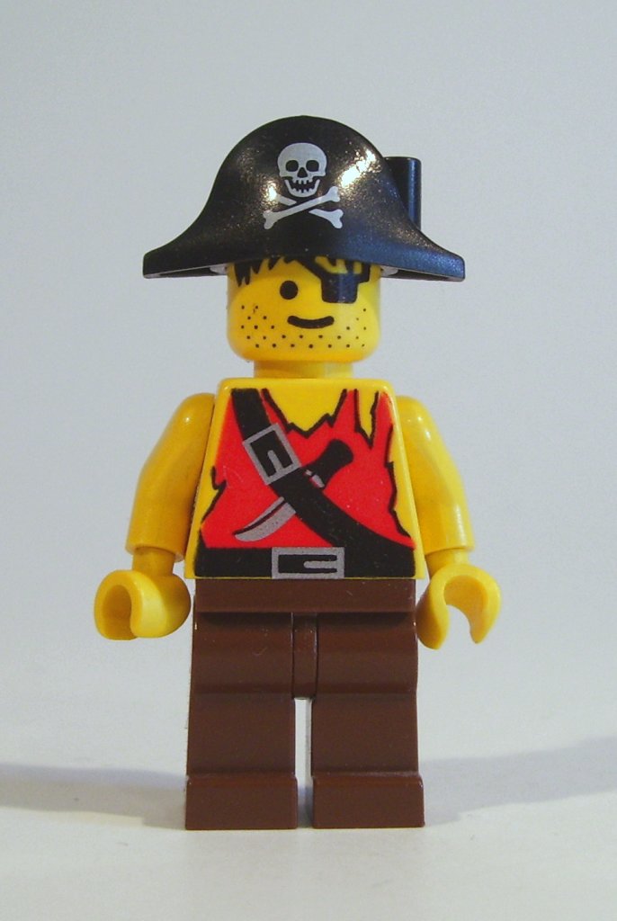 islanders_figs_pirates_3.jpg