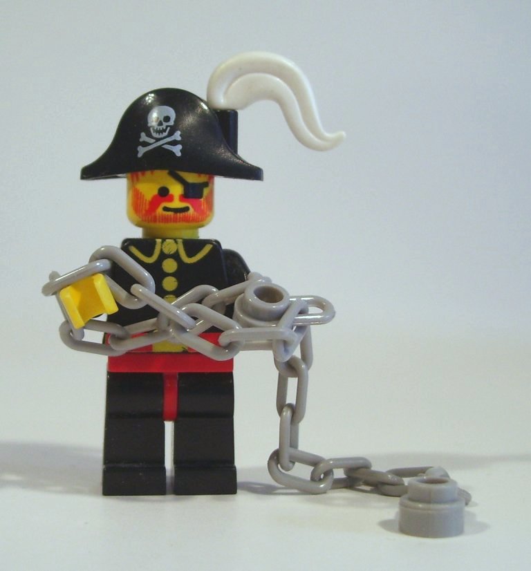 islanders_figs_pirates_9.jpg