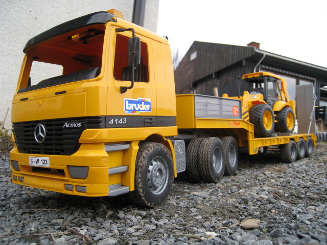 byggeplassen_026_mb_actros_entrer.jpg
