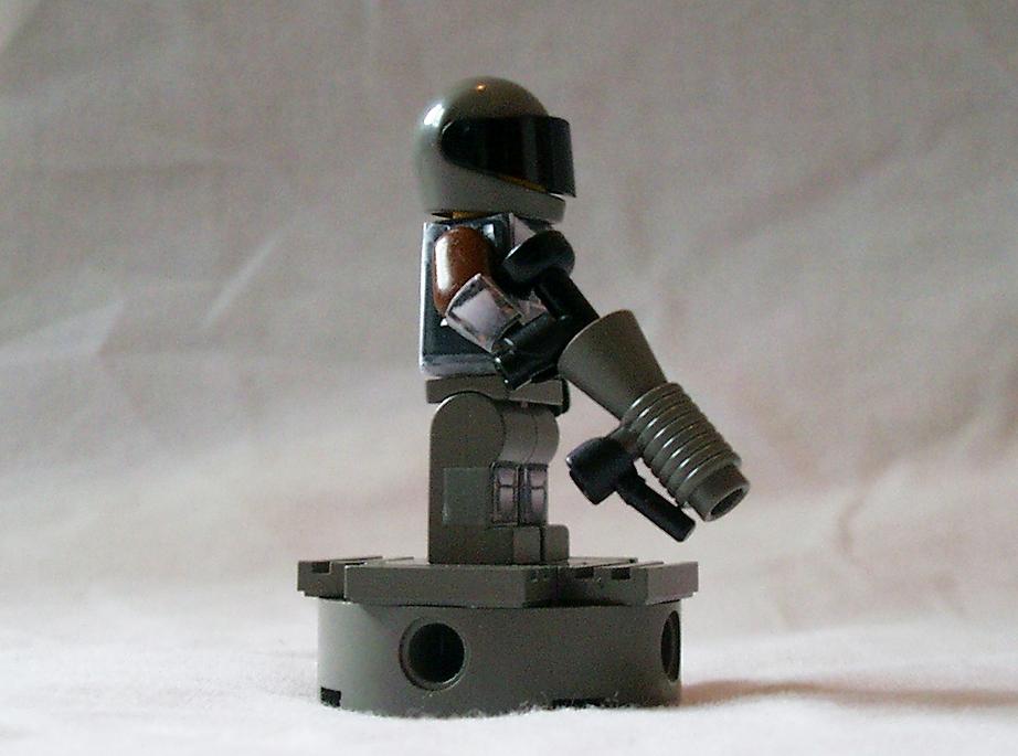 10_pilot_weapon.jpg