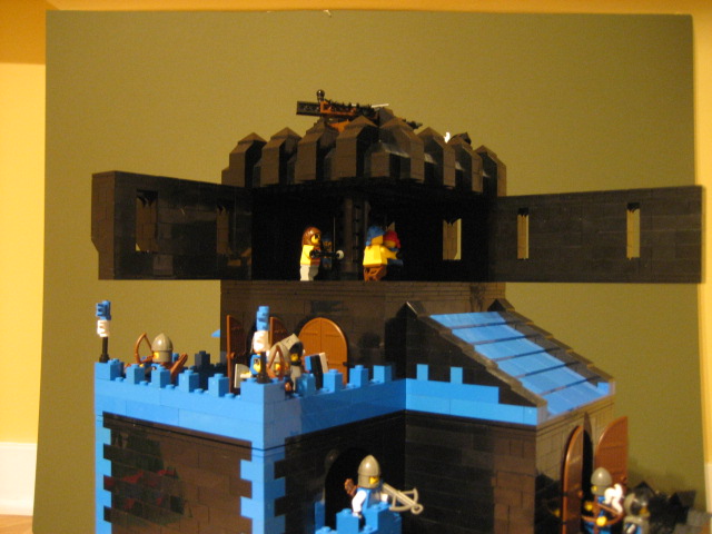 07-falcon-castle-top-open.jpg